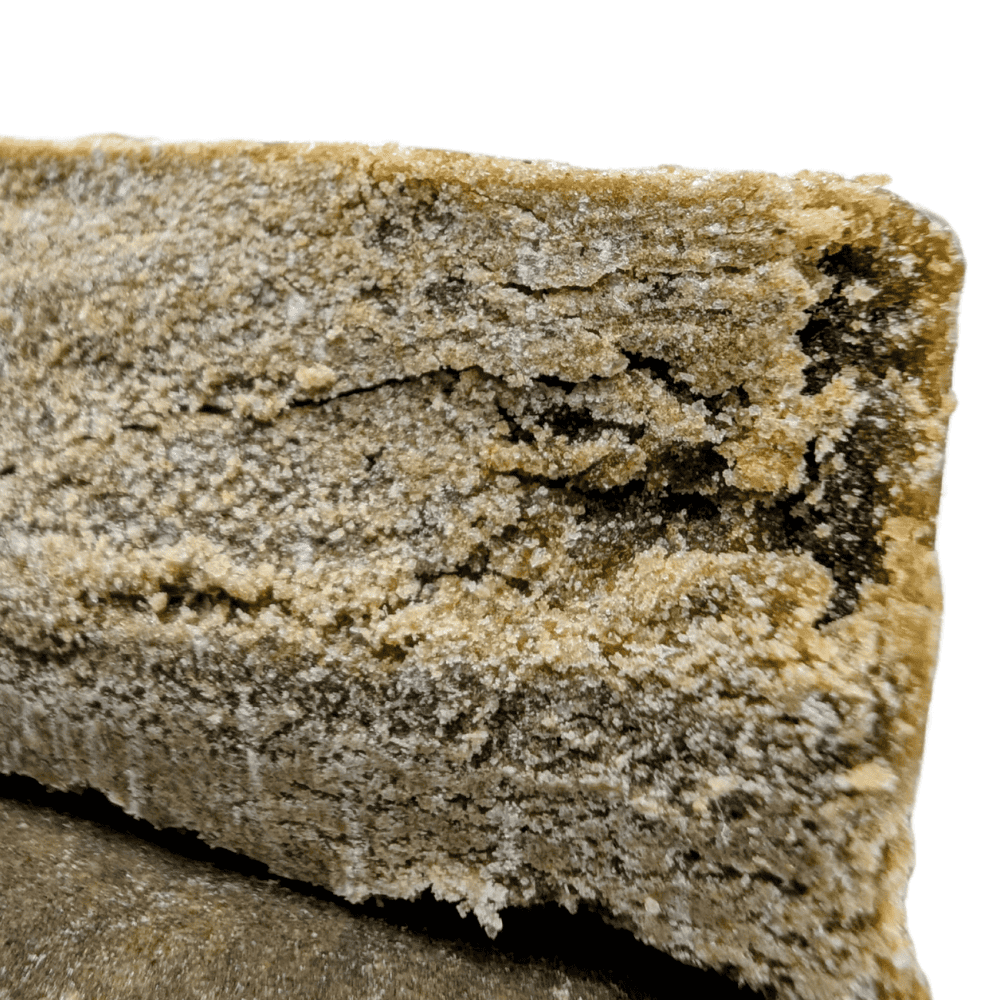 Gros plan sur la texture de la résine CBD Frozen 16% origine Suisse