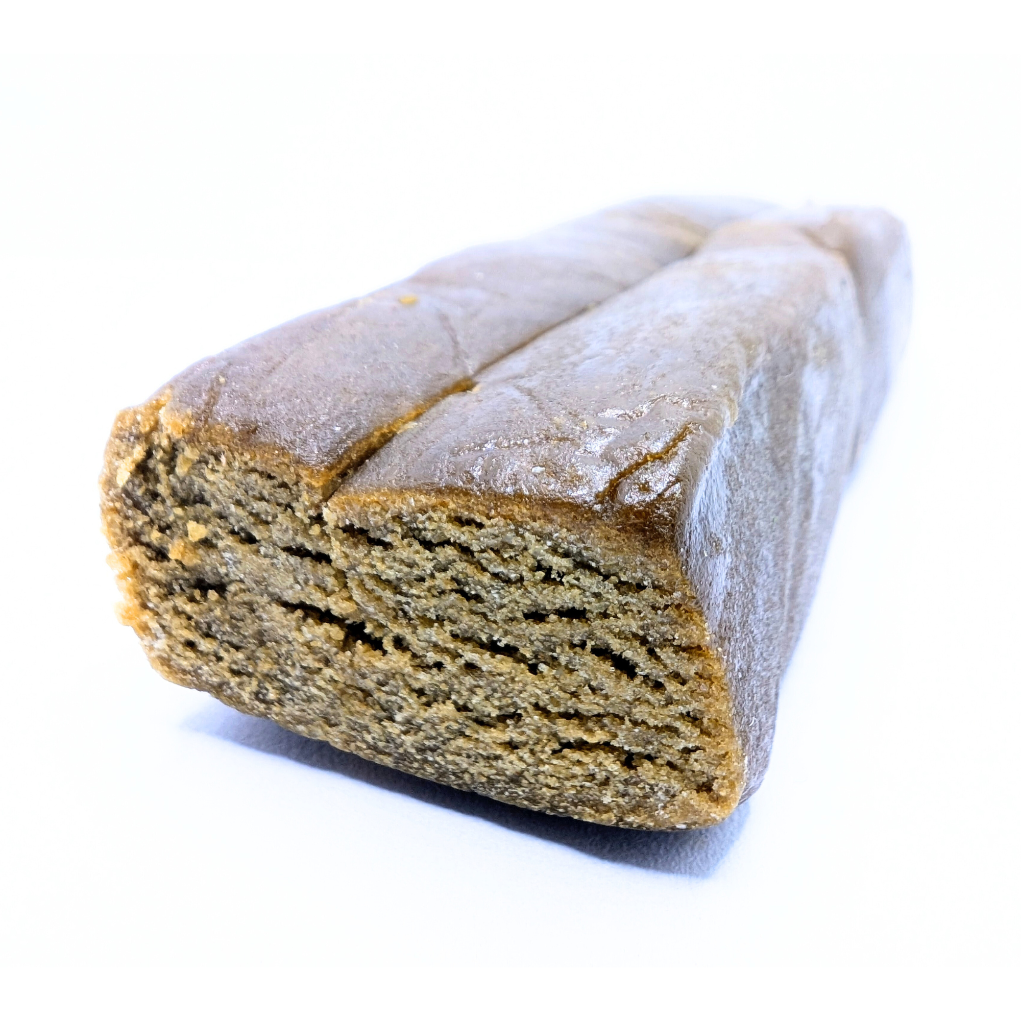 Résine Piatella NL-1 40 % CBD en bloc coupé, texture dense et crémeuse sur fond blanc, vue produit Megadose.