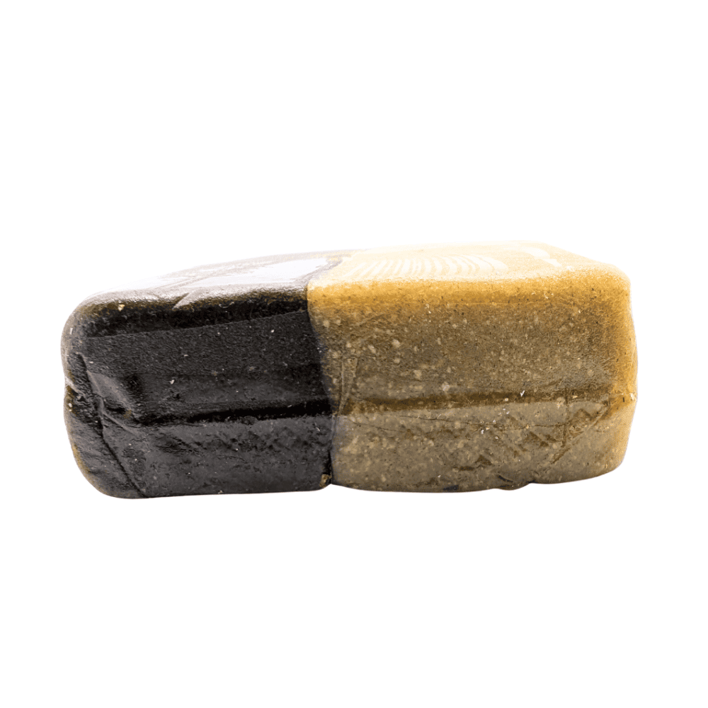 Bloc de résine CBD Twister black and white vu de face sur fond clair